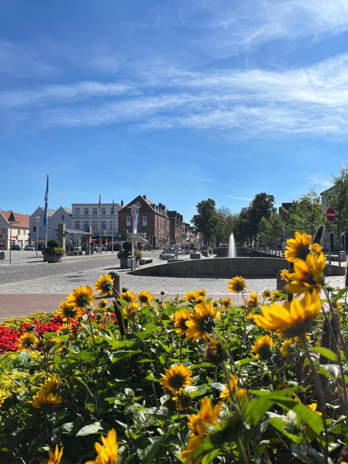 Lykkefund - Ferienwohnung in Hafennähe Glückstadt Exterior foto